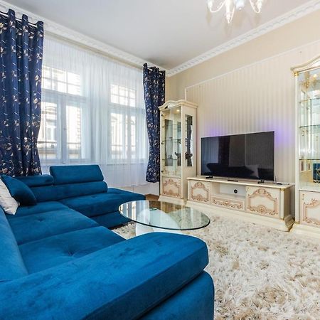 Prostorny Tripokojovy Apartman U Nabrezi Vltavy Appartement Praag Buitenkant foto