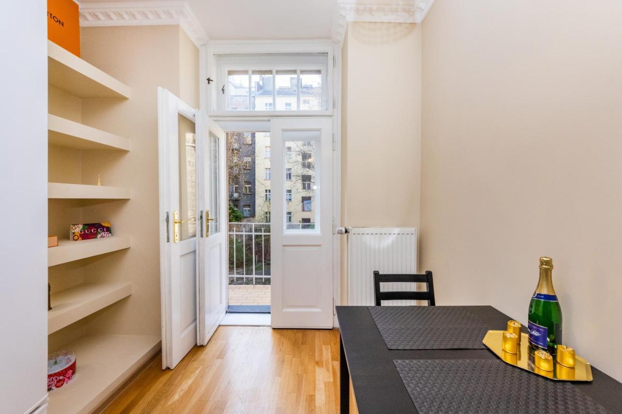 Prostorny Tripokojovy Apartman U Nabrezi Vltavy Appartement Praag Buitenkant foto