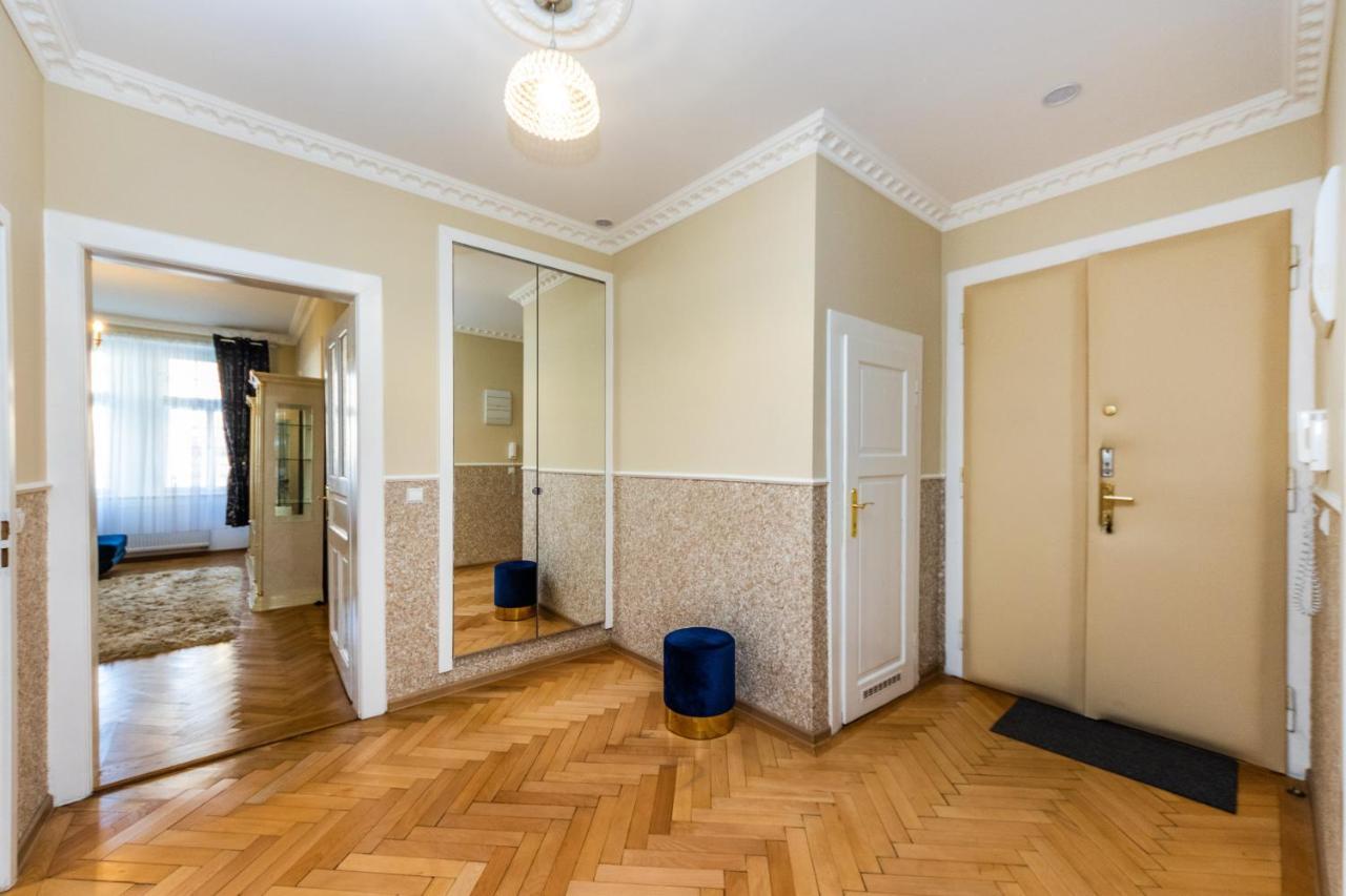 Prostorny Tripokojovy Apartman U Nabrezi Vltavy Appartement Praag Buitenkant foto
