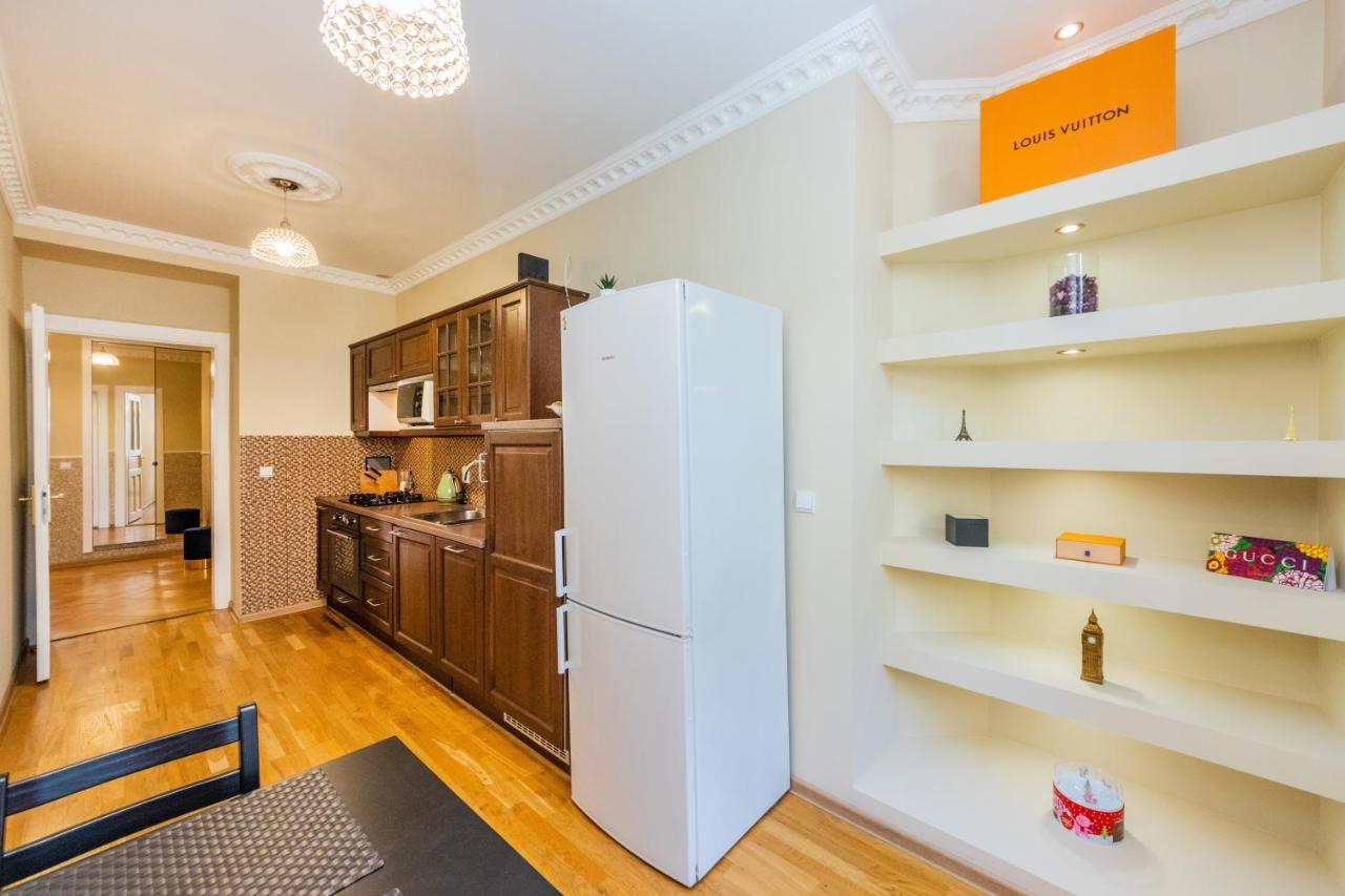 Prostorny Tripokojovy Apartman U Nabrezi Vltavy Appartement Praag Buitenkant foto